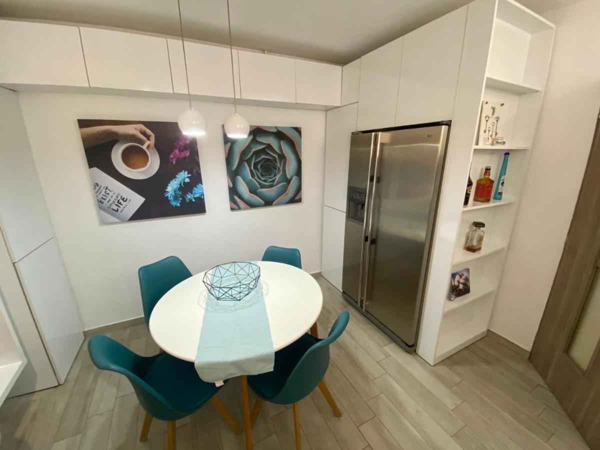 Beautiful Modern Apartment Craiova Exterior photo